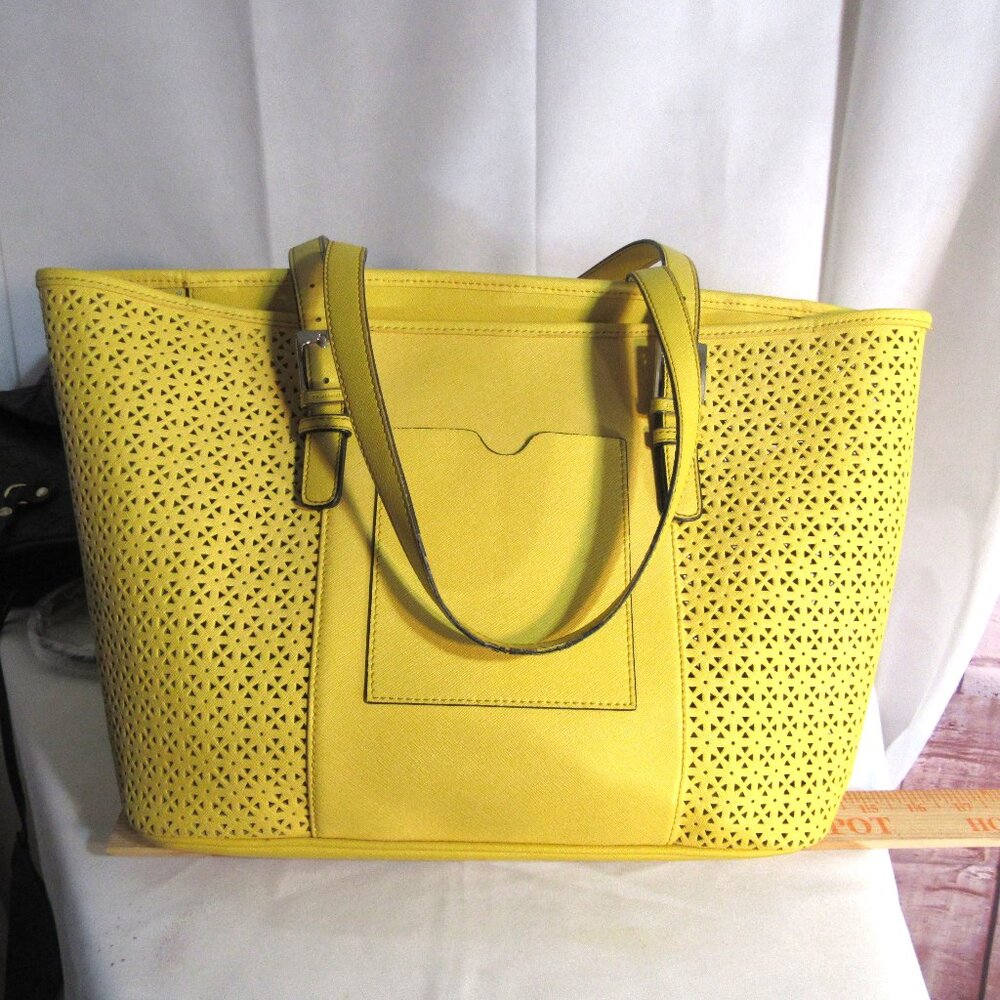TIGNANELLO LEATHER YELLOW PERFORATED TOTE 15" X 12"small issue with strap edges